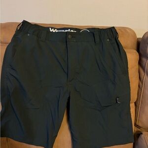 Men’s wrangler shorts, 34